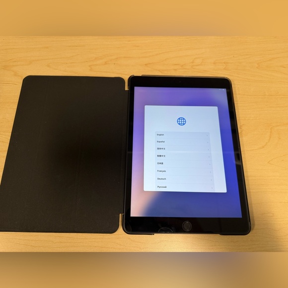 Apple iPad 9th Gen 64GB - Space Gray Black iOS 18.6.2 includes New Case! - Picture 4 of 12